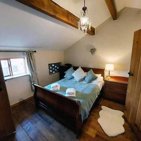 The Old Mill Barn With Hot Tub And Private Use Of Heated Pool Βίλα Wirral Εξωτερικό φωτογραφία