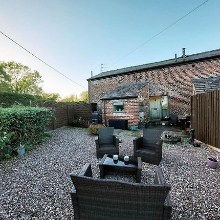 The Old Mill Barn With Hot Tub And Private Use Of Heated Pool Βίλα Wirral Εξωτερικό φωτογραφία