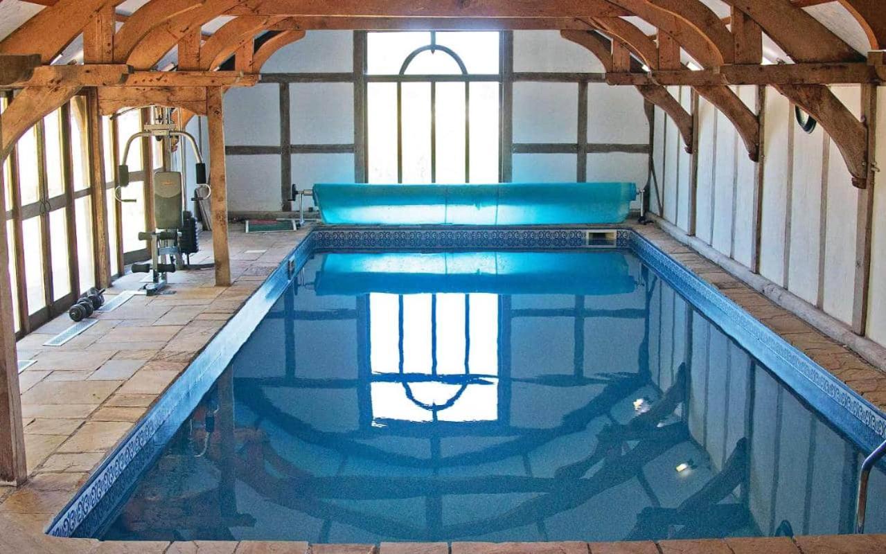 The Old Mill Barn With Hot Tub And Private Use Of Heated Pool Βίλα Wirral Εξωτερικό φωτογραφία