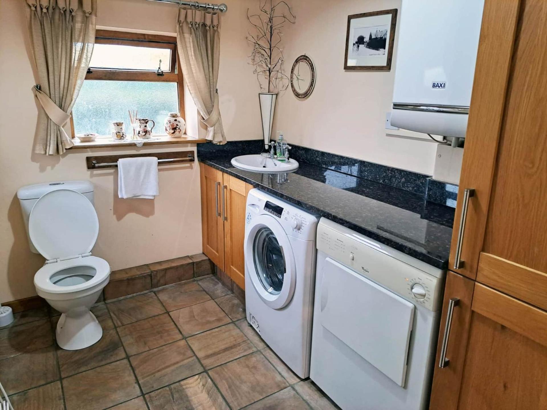 The Old Mill Barn With Hot Tub And Private Use Of Heated Pool Βίλα Wirral Εξωτερικό φωτογραφία